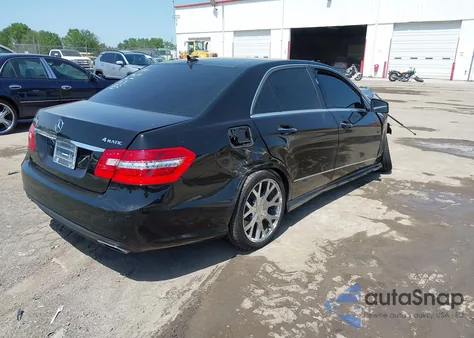 2010 Mercedes-Benz E 550 4Matic z USA, uszkodzony, nr VIN WDDHF9AB2AA147637